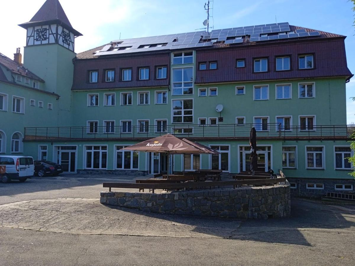 Hotel Forestyma Годонин Экстерьер фото