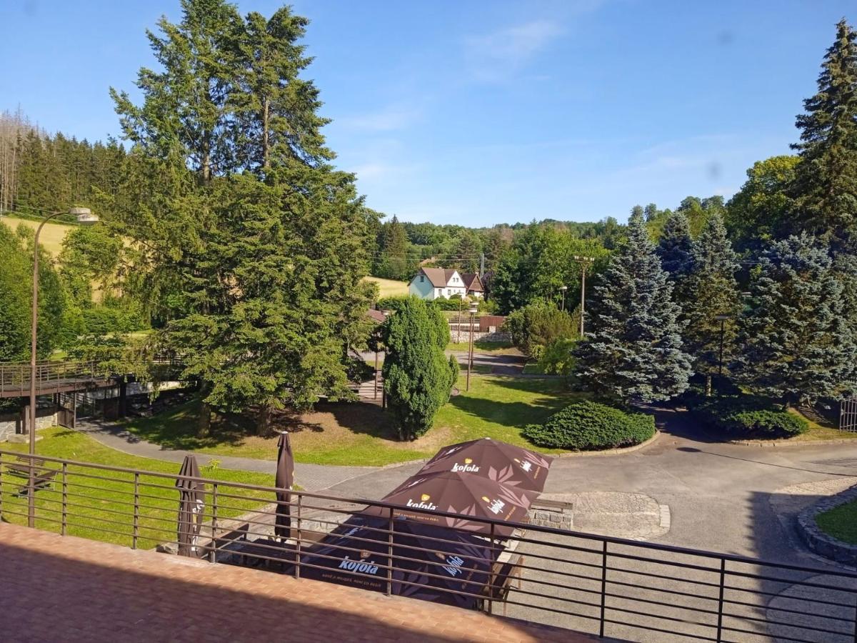 Hotel Forestyma Годонин Экстерьер фото